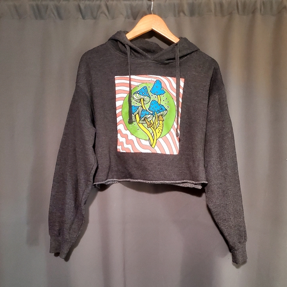 Stunner California Mushroom Gray Cropped Hoodie Size Large